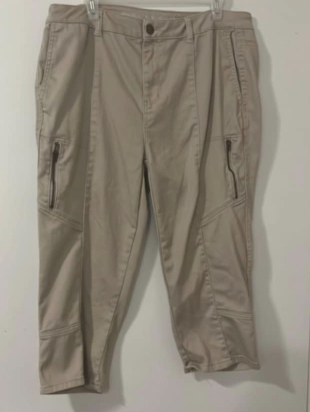 Women's Cargo-Style Capris